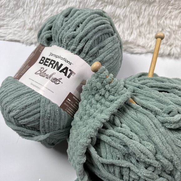 Bernat Blanket #6 Super Bulky Polyester Yarn Misty Green Lot Of 2 Yarnspirations - Picture 2 of 5
